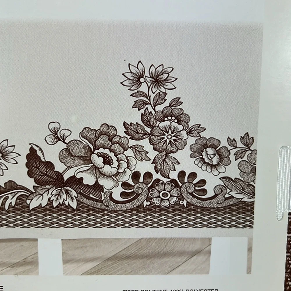 Spode Woodland Tablecloth - White and Brown Floral 60